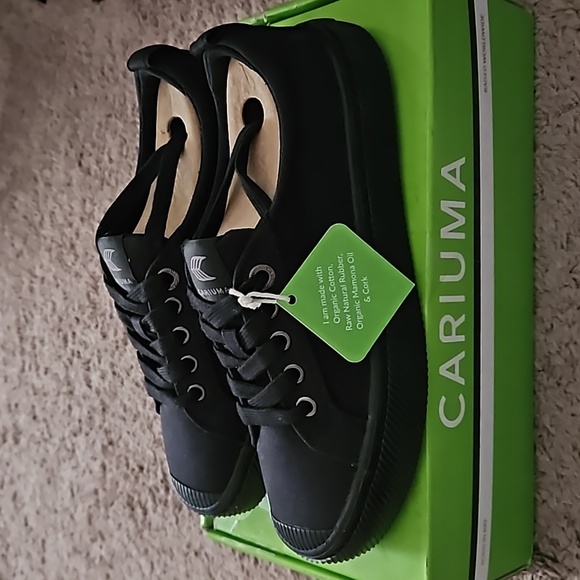 New- worn once- Cariuma Canvas Sneaker - Picture 4 of 10